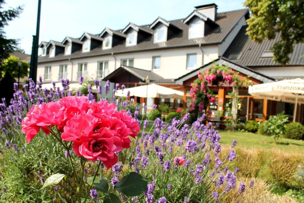 Hotel Und Restaurant Eurohof Duisburg Exterior photo